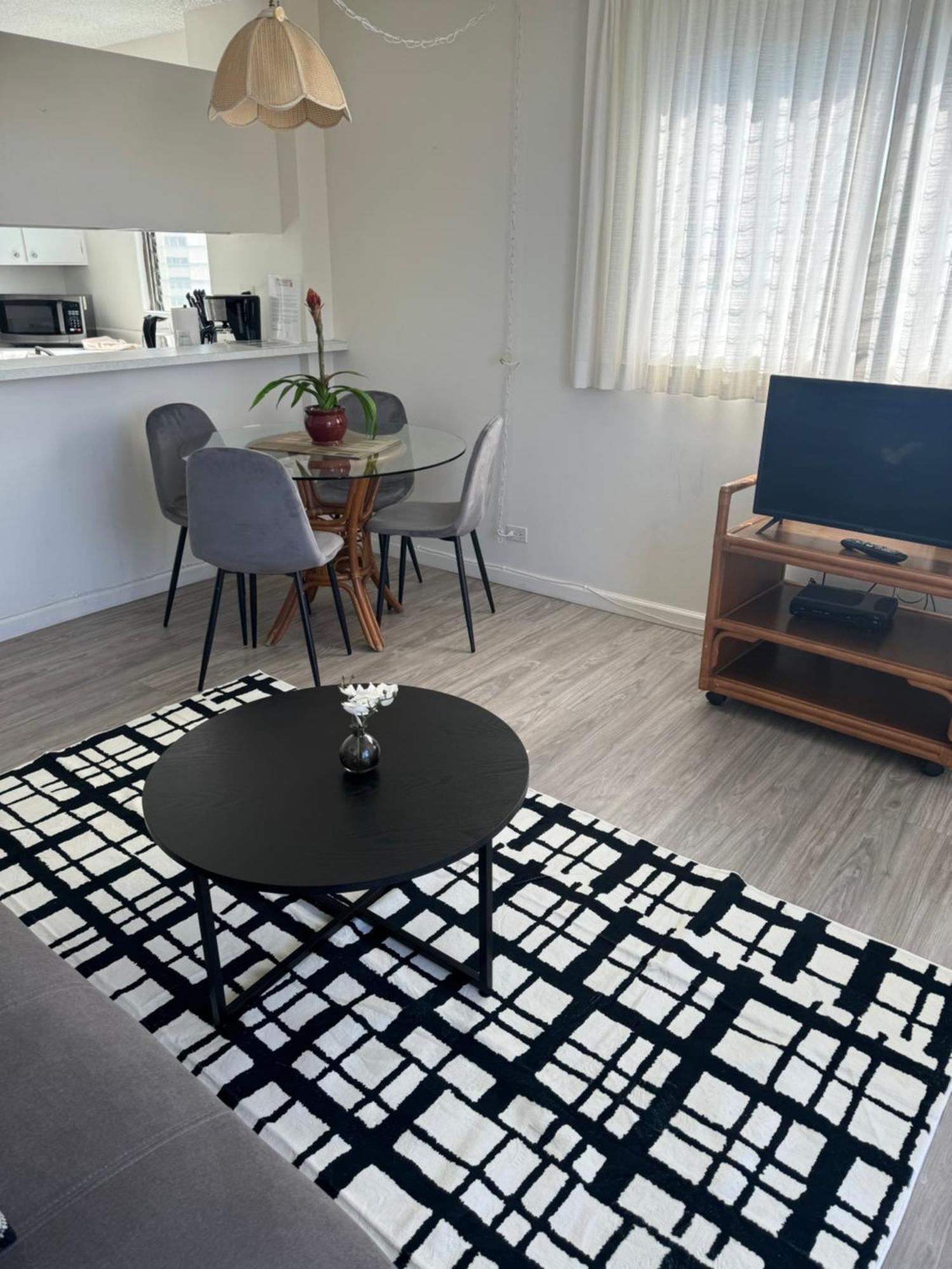 1508- Heart Of Waikiki With Kitchen-Free Parking-King Bed-Corner Unit Lägenhet Honolulu Exteriör bild