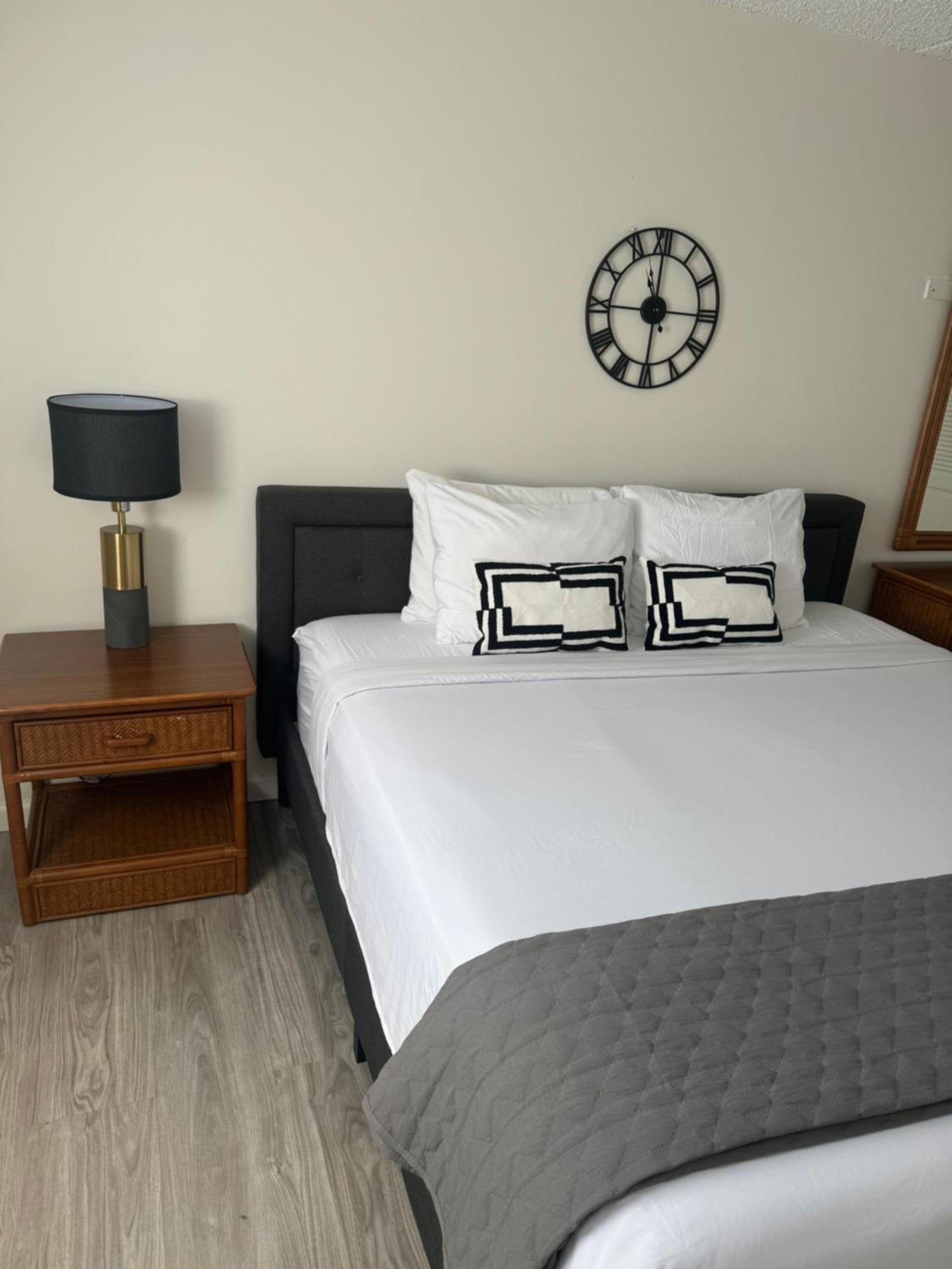 1508- Heart Of Waikiki With Kitchen-Free Parking-King Bed-Corner Unit Lägenhet Honolulu Exteriör bild