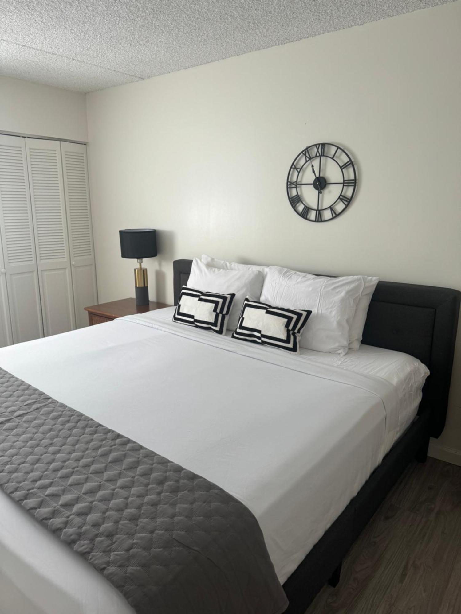 1508- Heart Of Waikiki With Kitchen-Free Parking-King Bed-Corner Unit Lägenhet Honolulu Exteriör bild